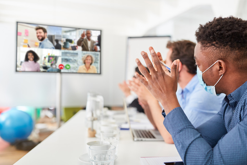 employees clapping after an online conference